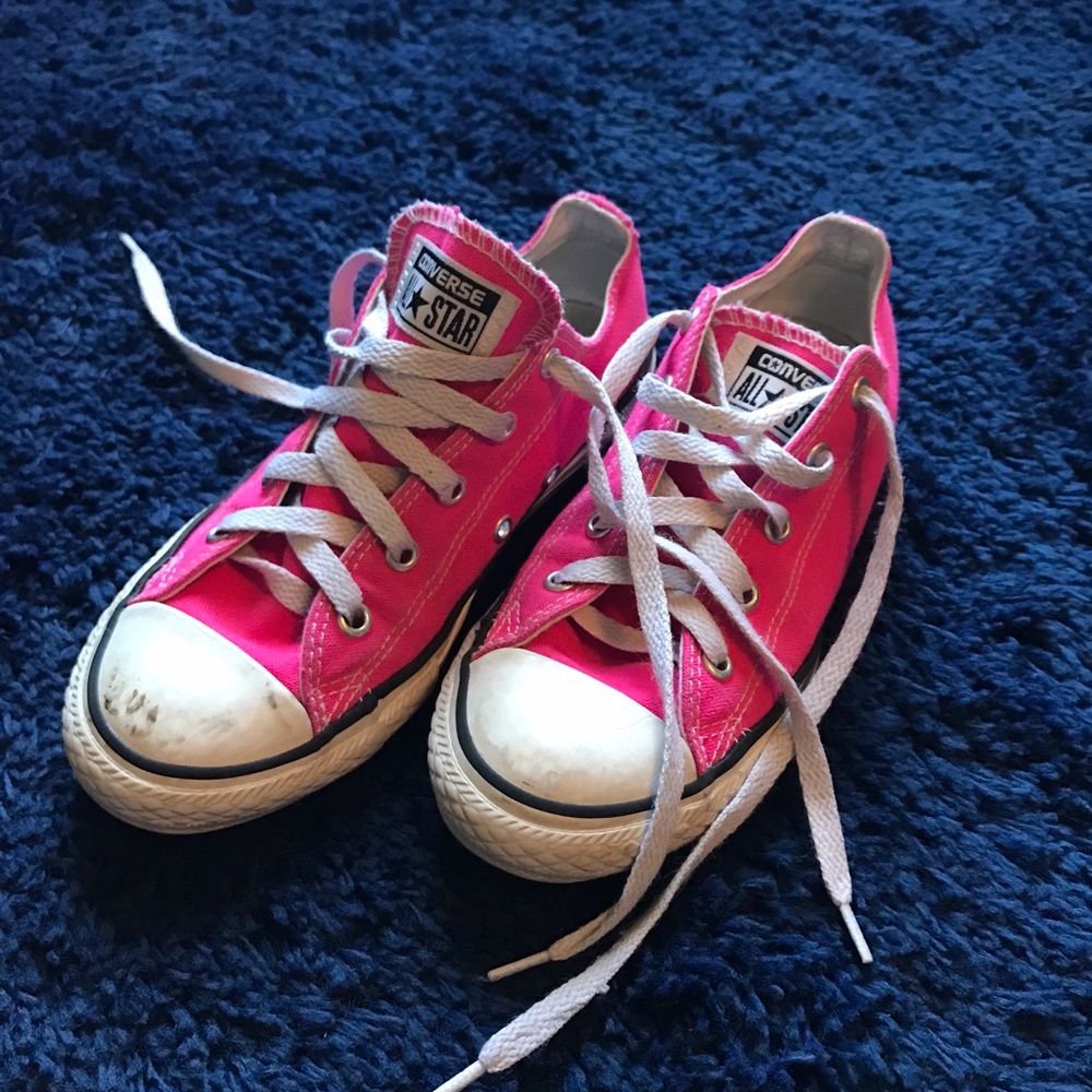 ♦️SOLD♦️Pink Converse size 2 girls