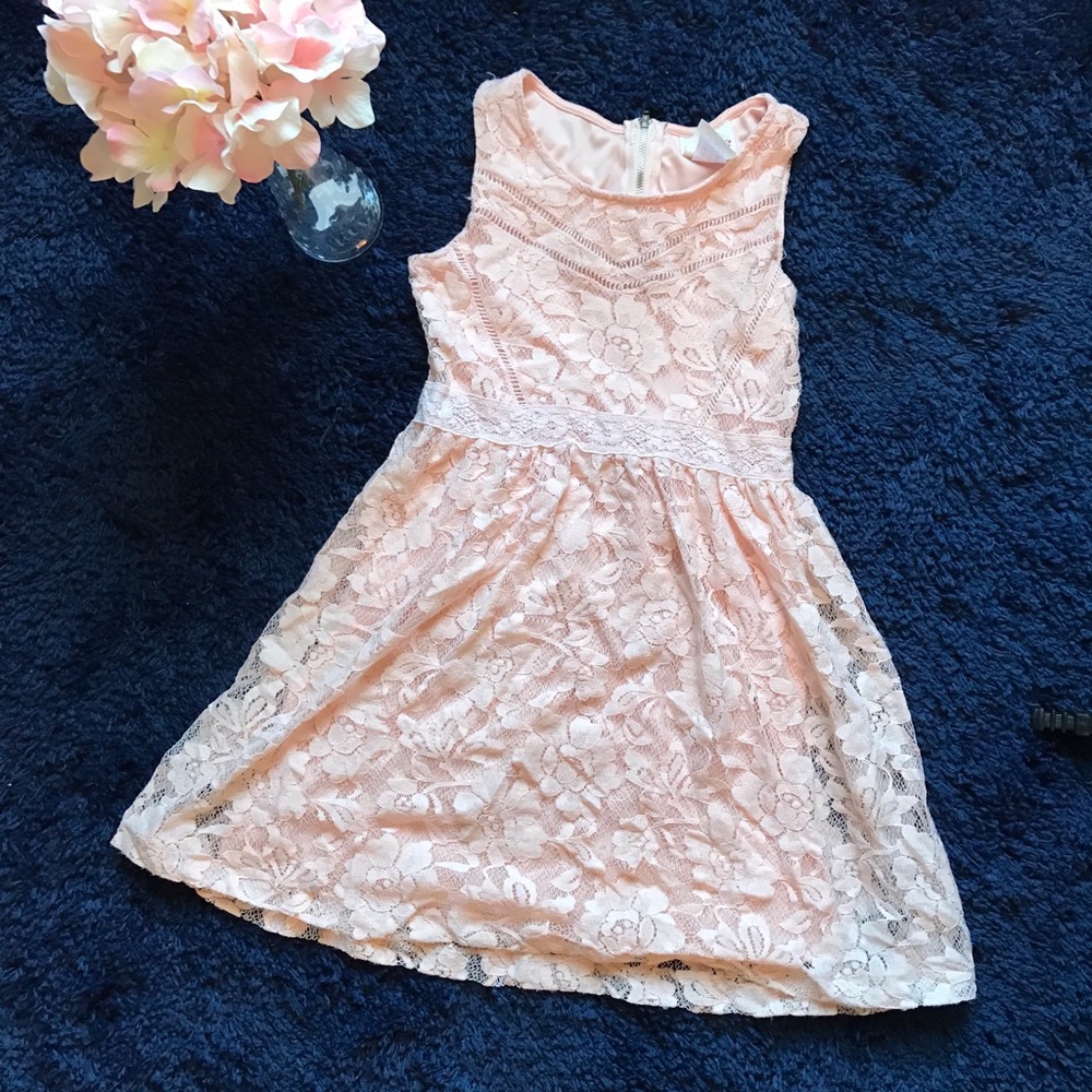Girls Lace dress in peach size 8