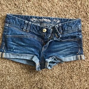 Express size 4 low rise jean shorts
