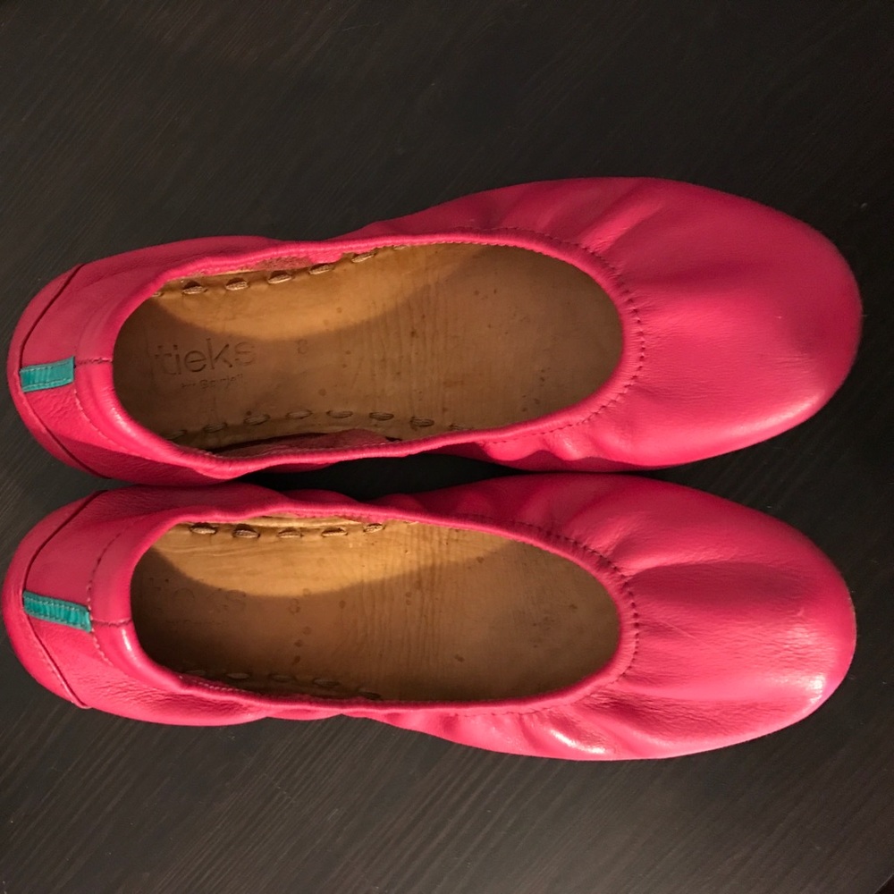 Size 8 Fuchsia Tieks for sale!!