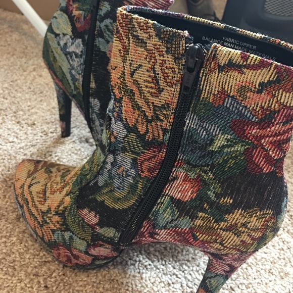 Heels - Picture 2 of 2