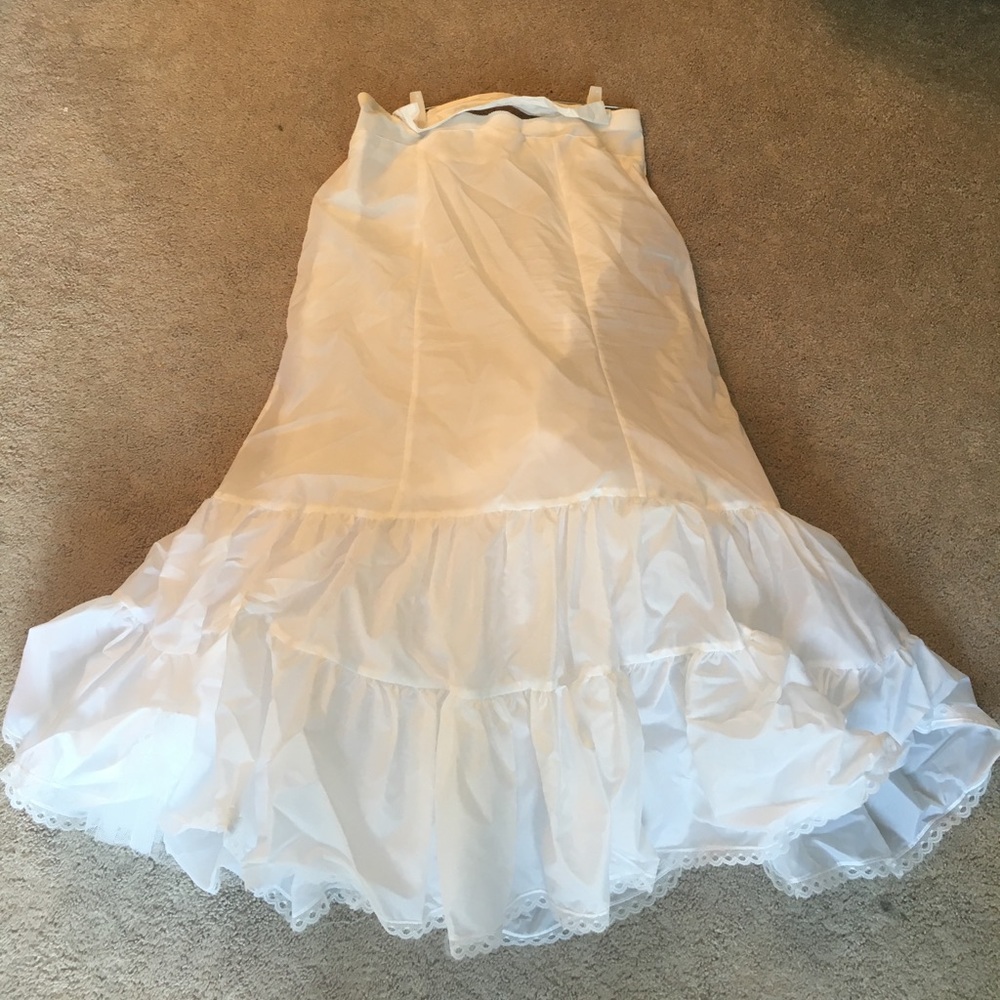 NWT Fit and Flare Bridal Slip
