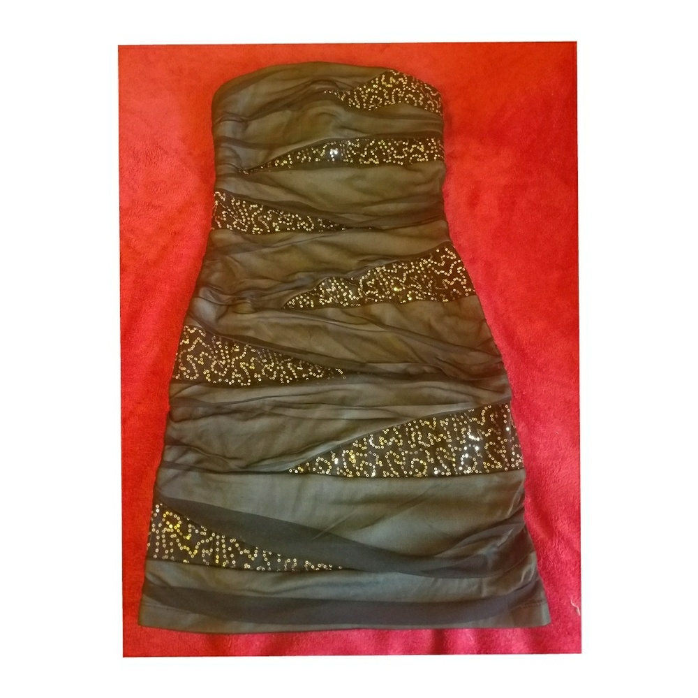 Short strapless dress