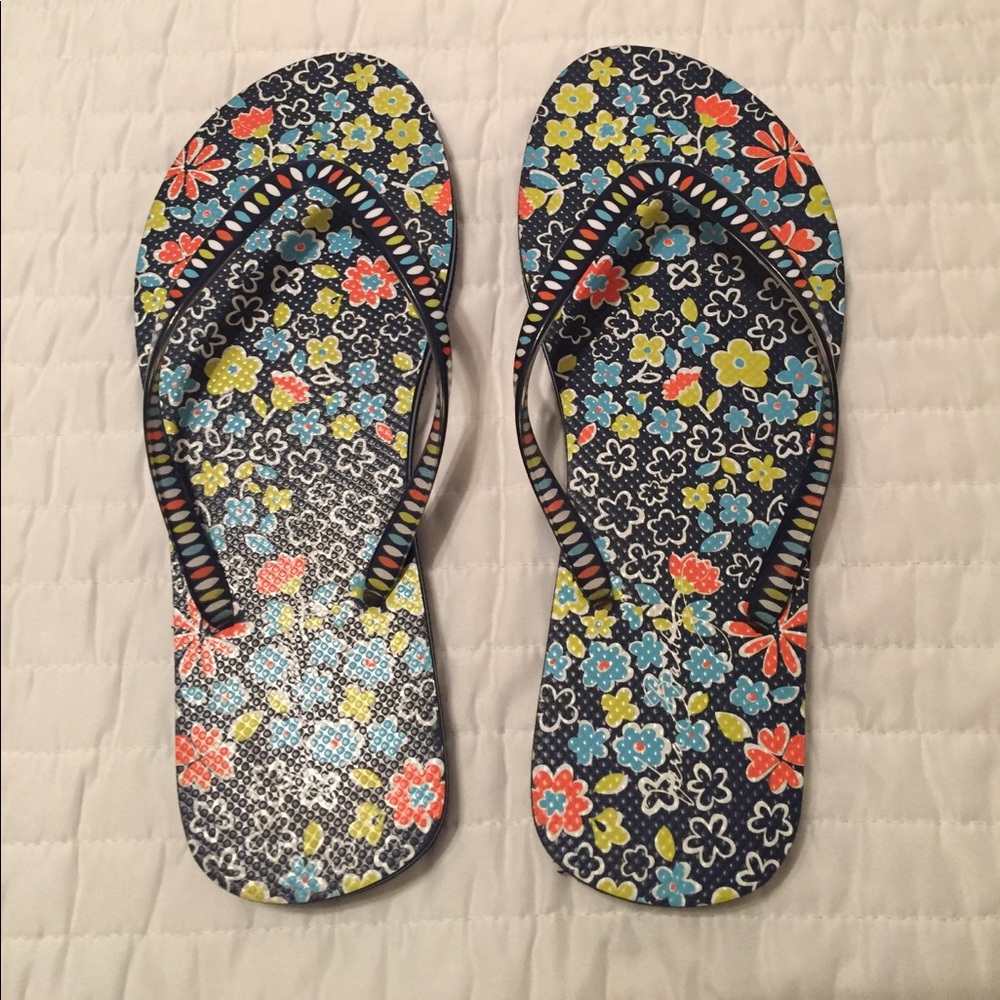 Vera Bradley sandals NWOT size large