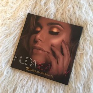 Huda beauty 3D highlight pallete