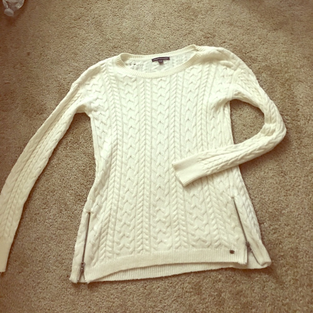American Eagle White Zip Sweater