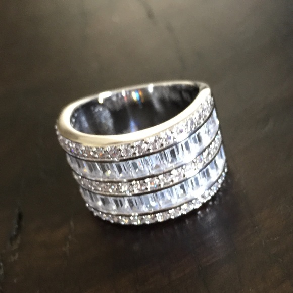 NEW Sterling Silver White Sapphire Diamond Ring - Picture 4 of 7