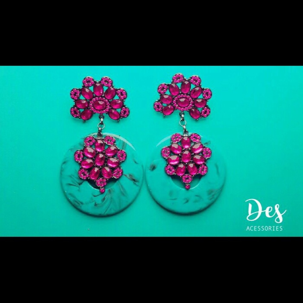 Statement earring from Des Acessories.