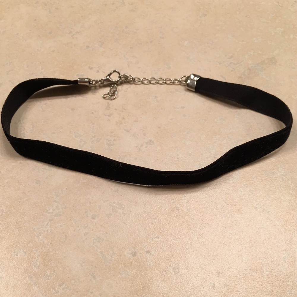Black choker