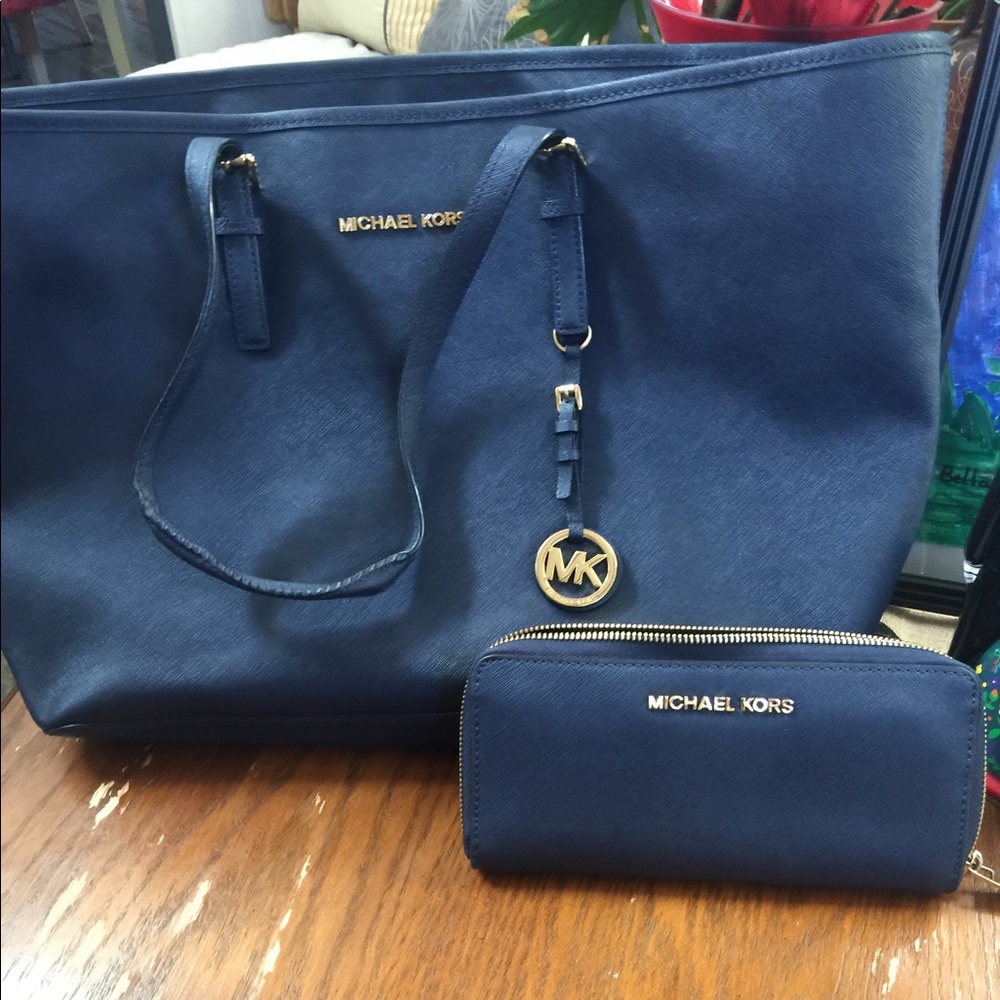 Authentic Michael Kors Purse and Matching Wallet!!