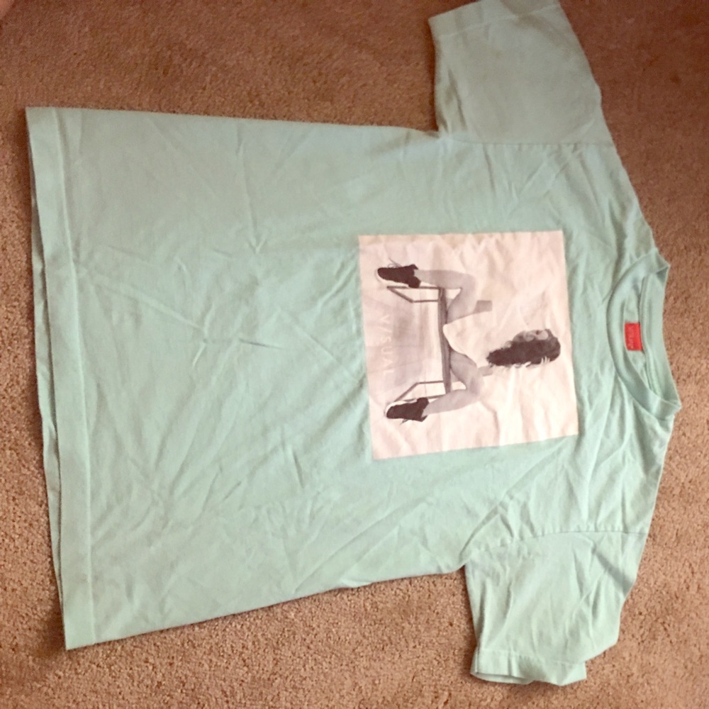 Visual T-shirt.