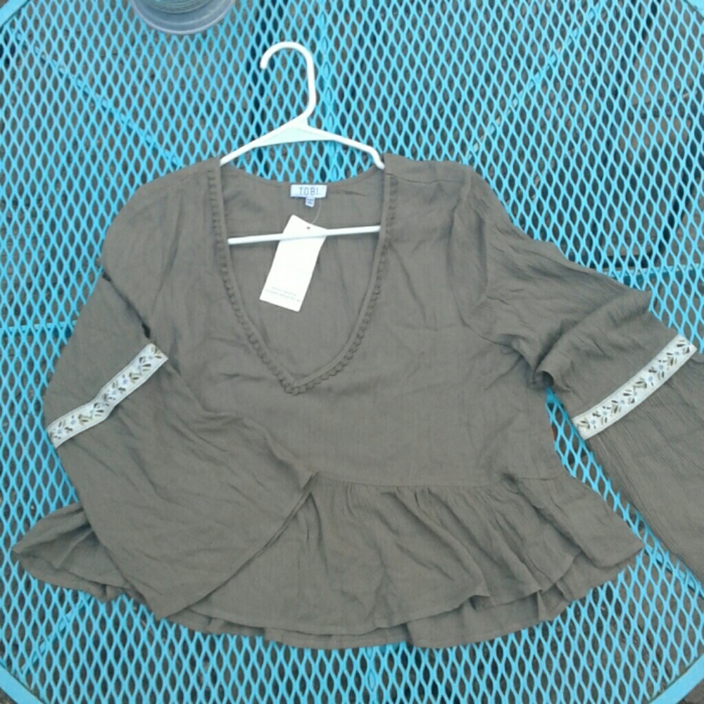 Cute flowy tobi top