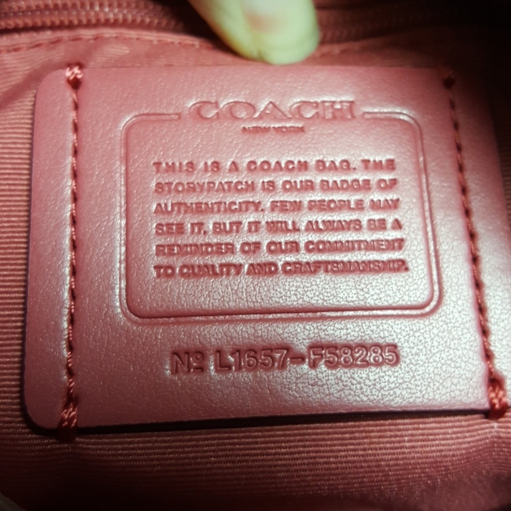 NWT Coach signature file bag in khaki/strawberry - Picture 3 of 7