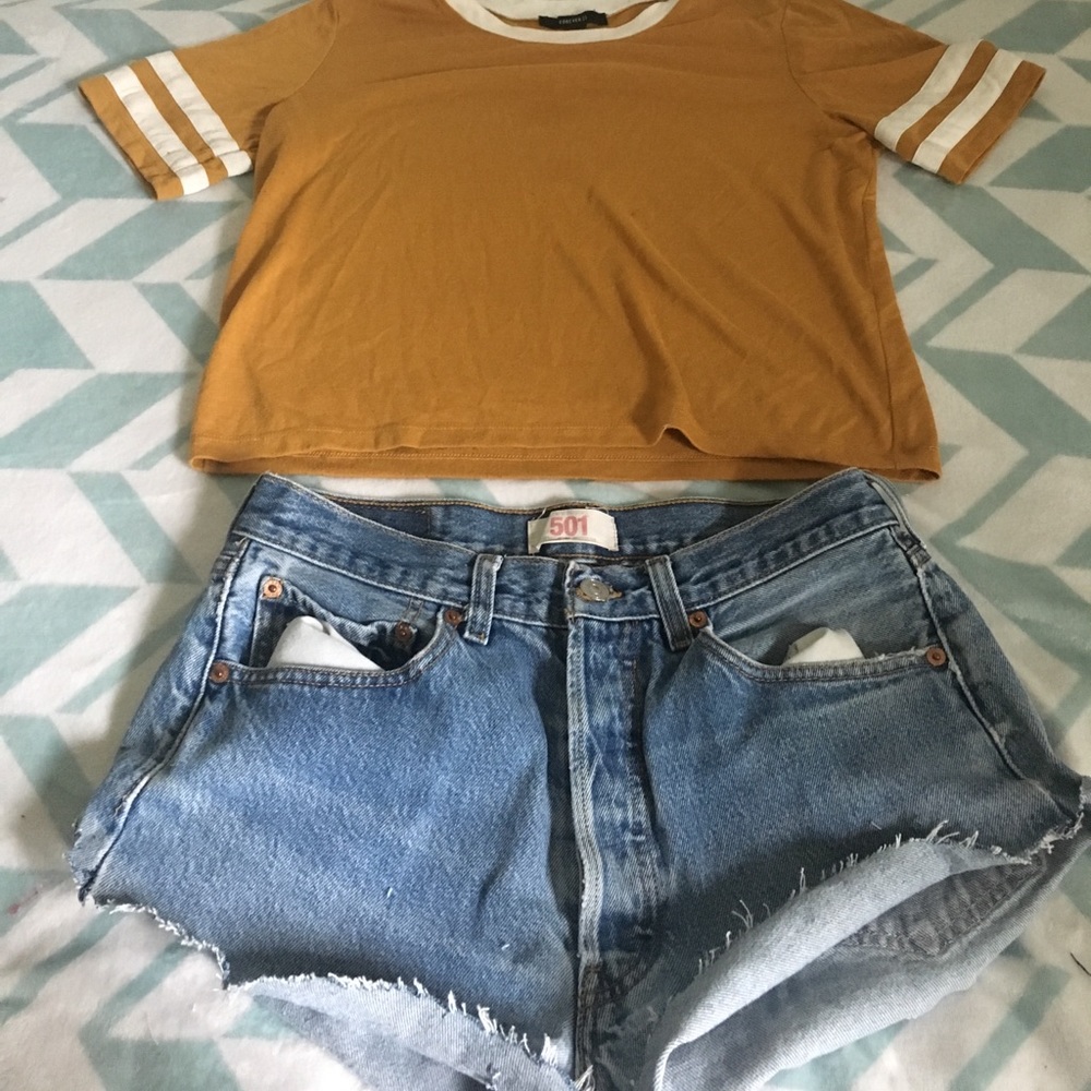 Women's distressed Levi shorts