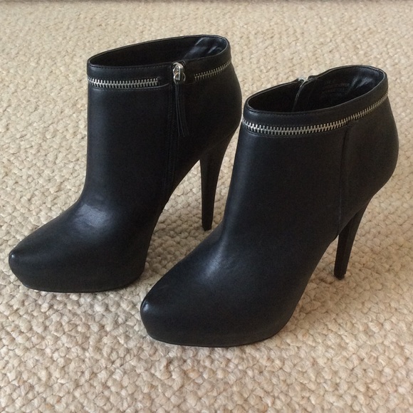 Zigi Soho Shoes - NWOT ZigiSoho "Elkie" booties