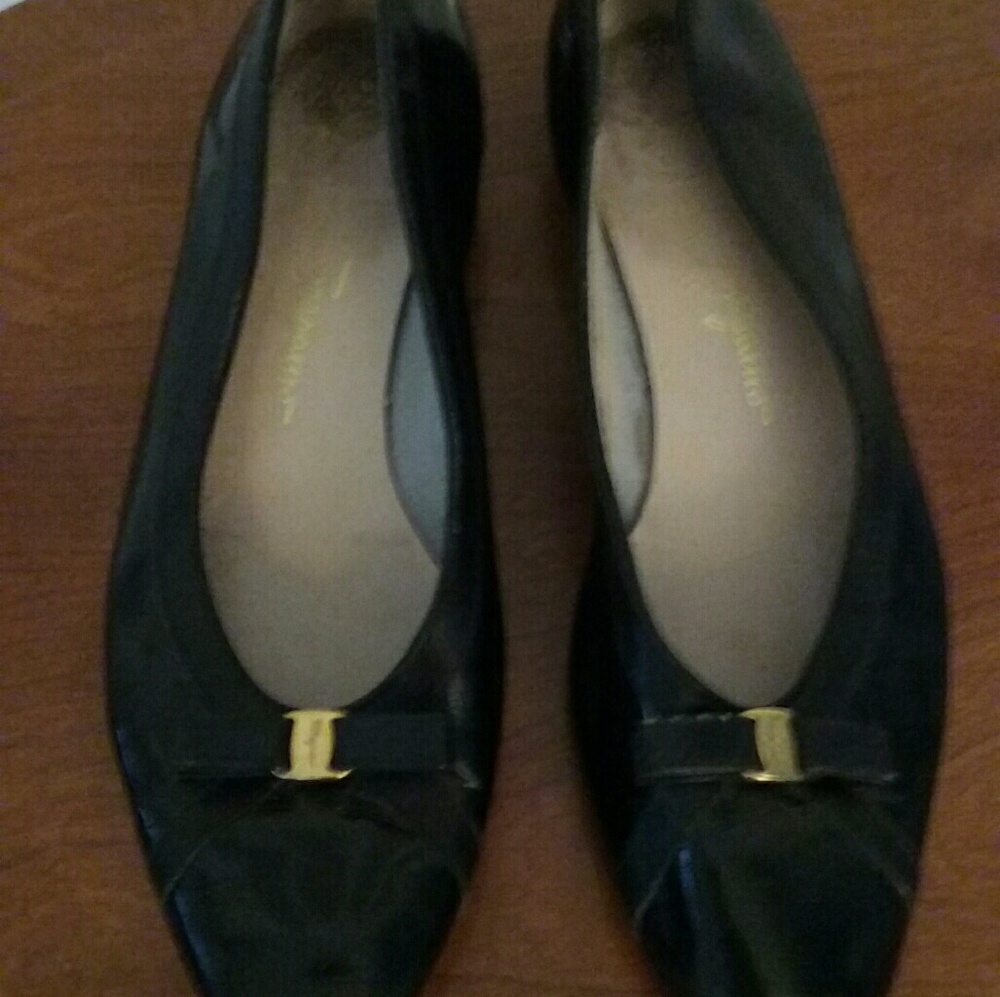 Salvador Ferragamo Real Black Flats!