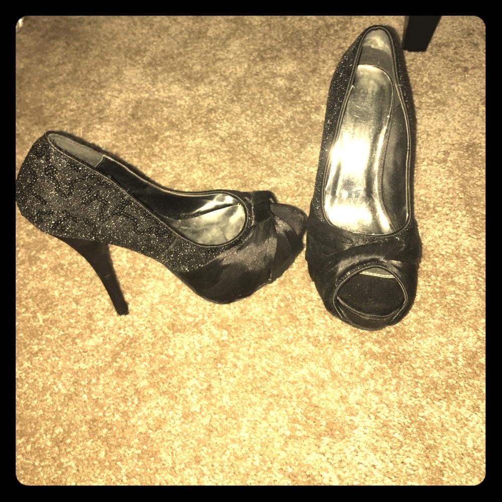Sparkling black heels