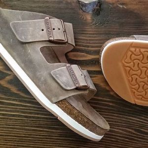 NEW WITH TAGS✨Birkenstock Arizona tan sandals