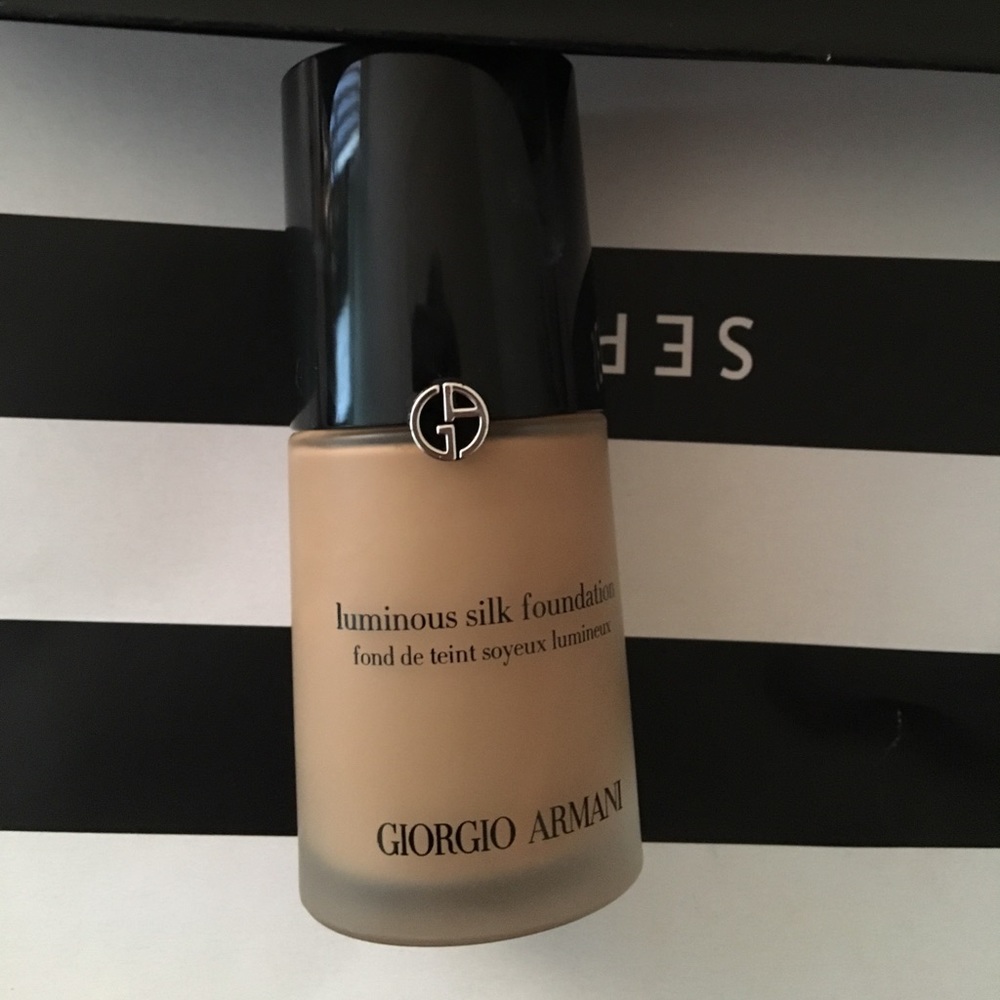 Giorgio Armani luminous silk foundation, shade 6