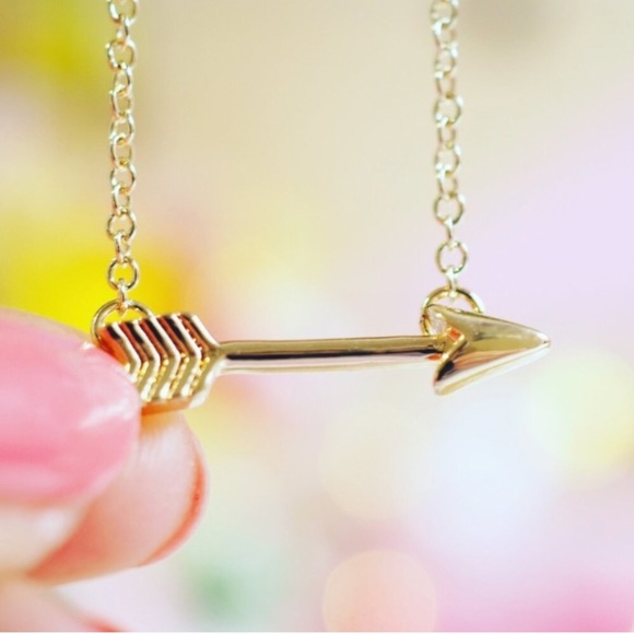 Jewelry - NEW Arrow charm necklace