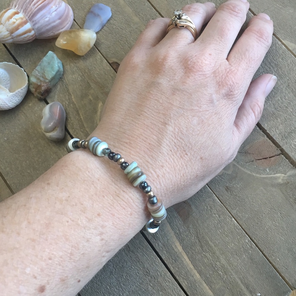 Shell and Seed Bead Bracelet - Picture 2 of 3