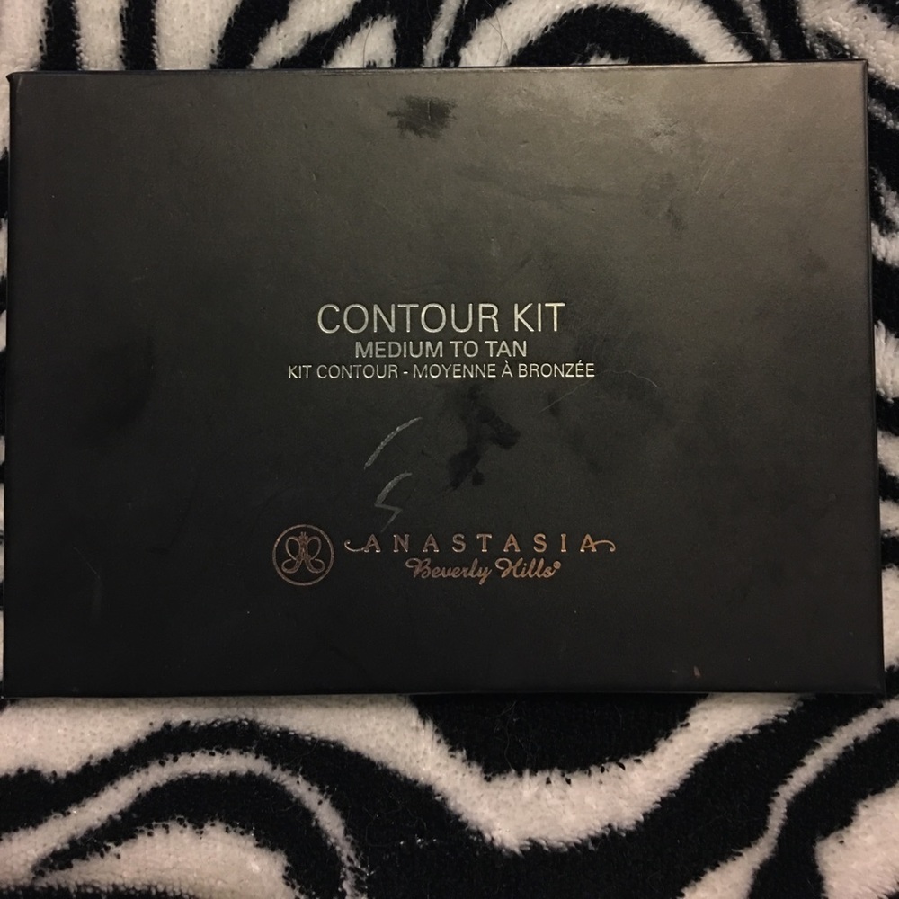 Anastasia Beverly Hills Medium Tan contour kit