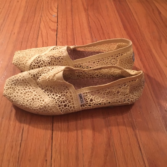 Yellow Toms - Picture 2 of 3