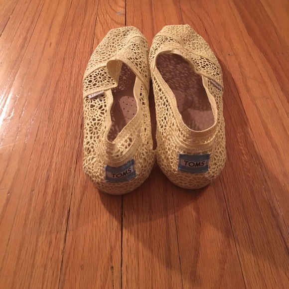 Yellow Toms - Picture 3 of 3