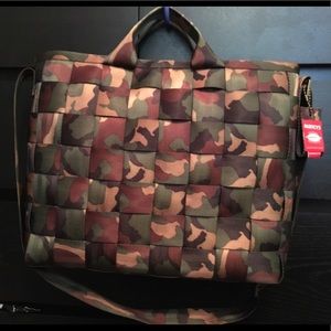 Harvey's Seatbelt laptop messenger bag