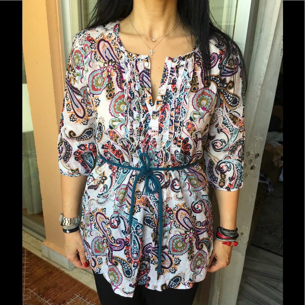 Colorful shirt with belt