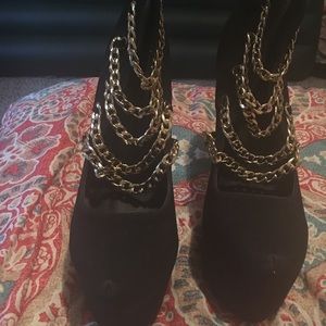 Black chained heels