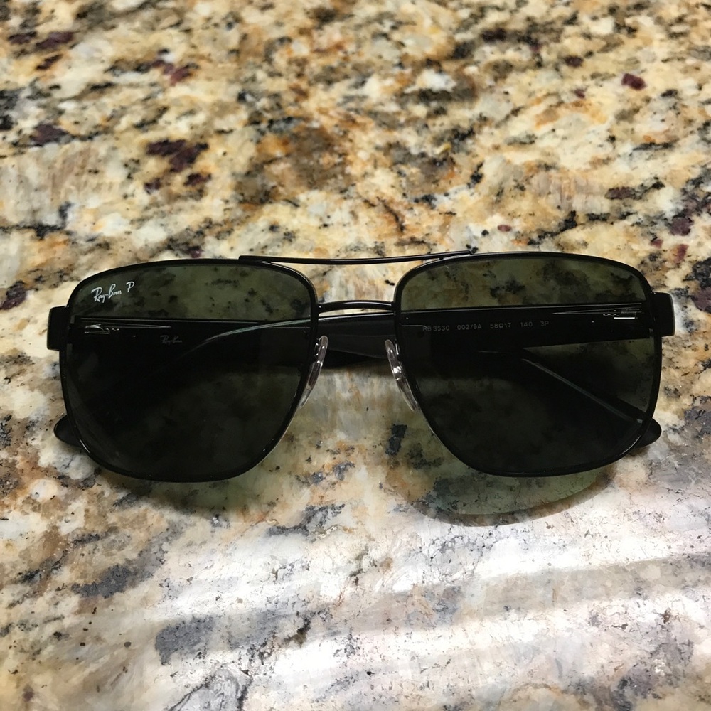 Black Ray-Ban Aviator Sunglasses