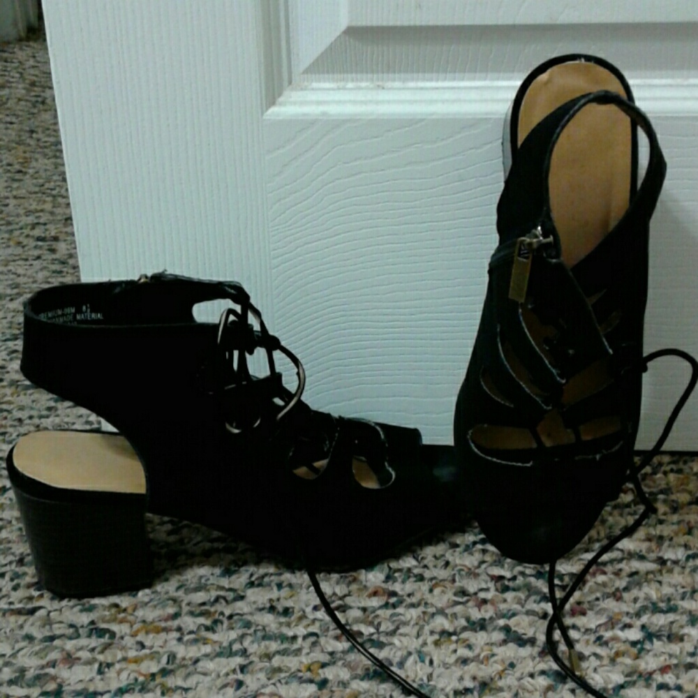 Black bamboo lace up