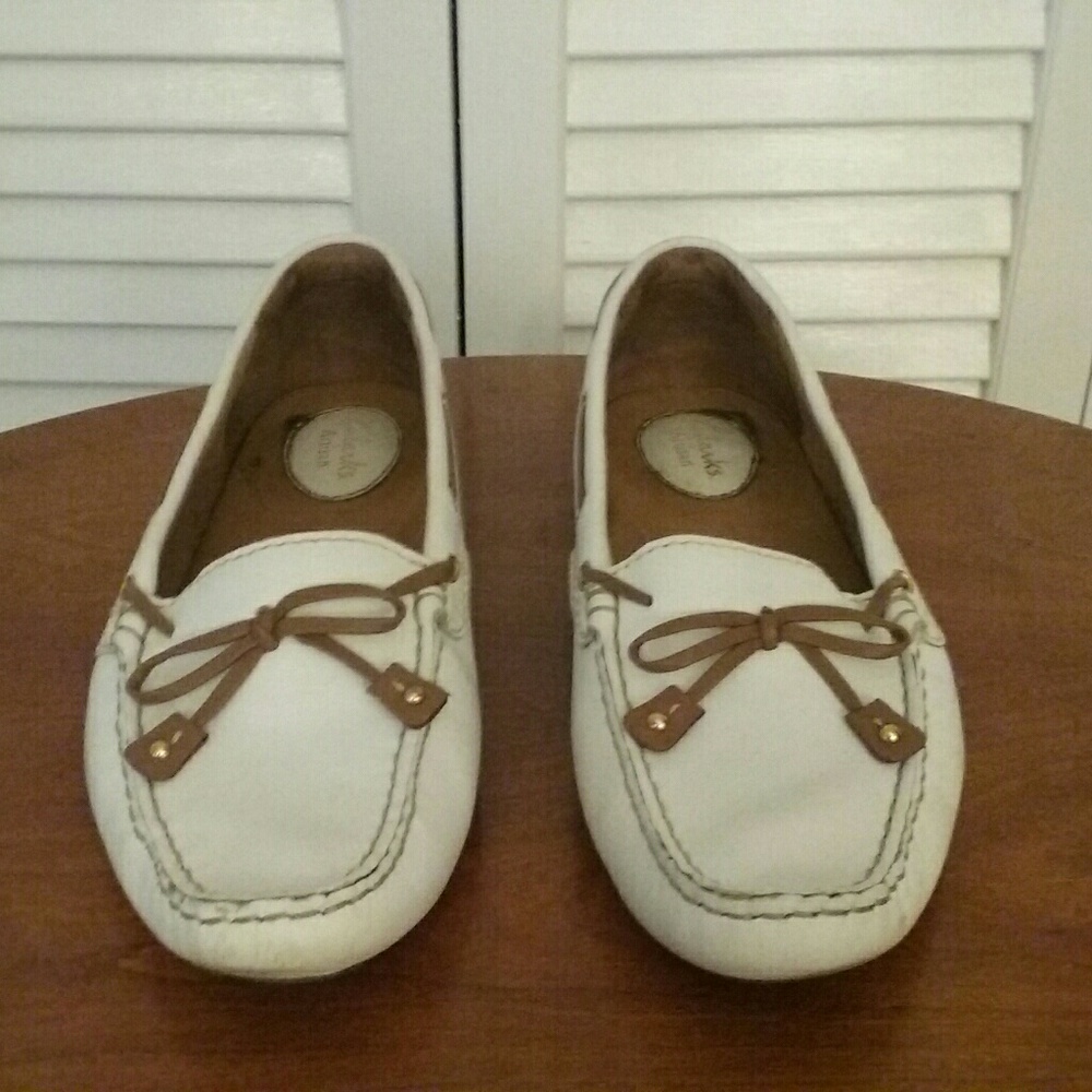 Clarks Artisan White and Tan Loafer!