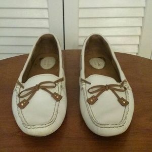 Clarks Artisan White and Tan Loafer!