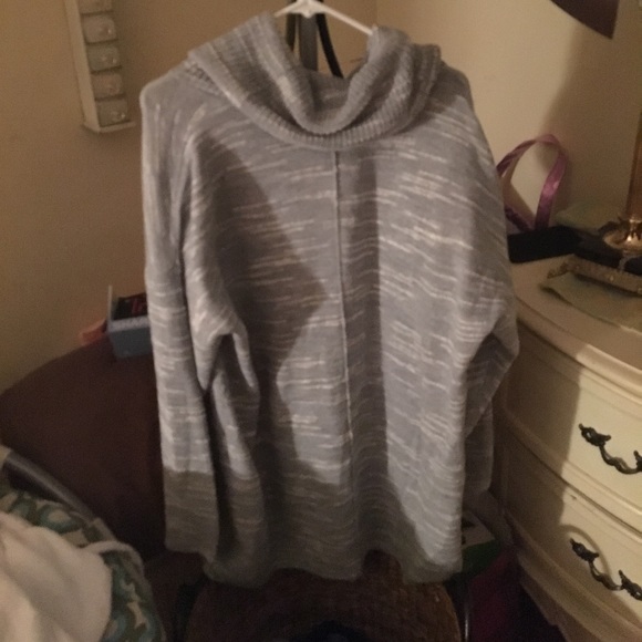 Grey long sweater, great for leggings - Picture 2 of 4