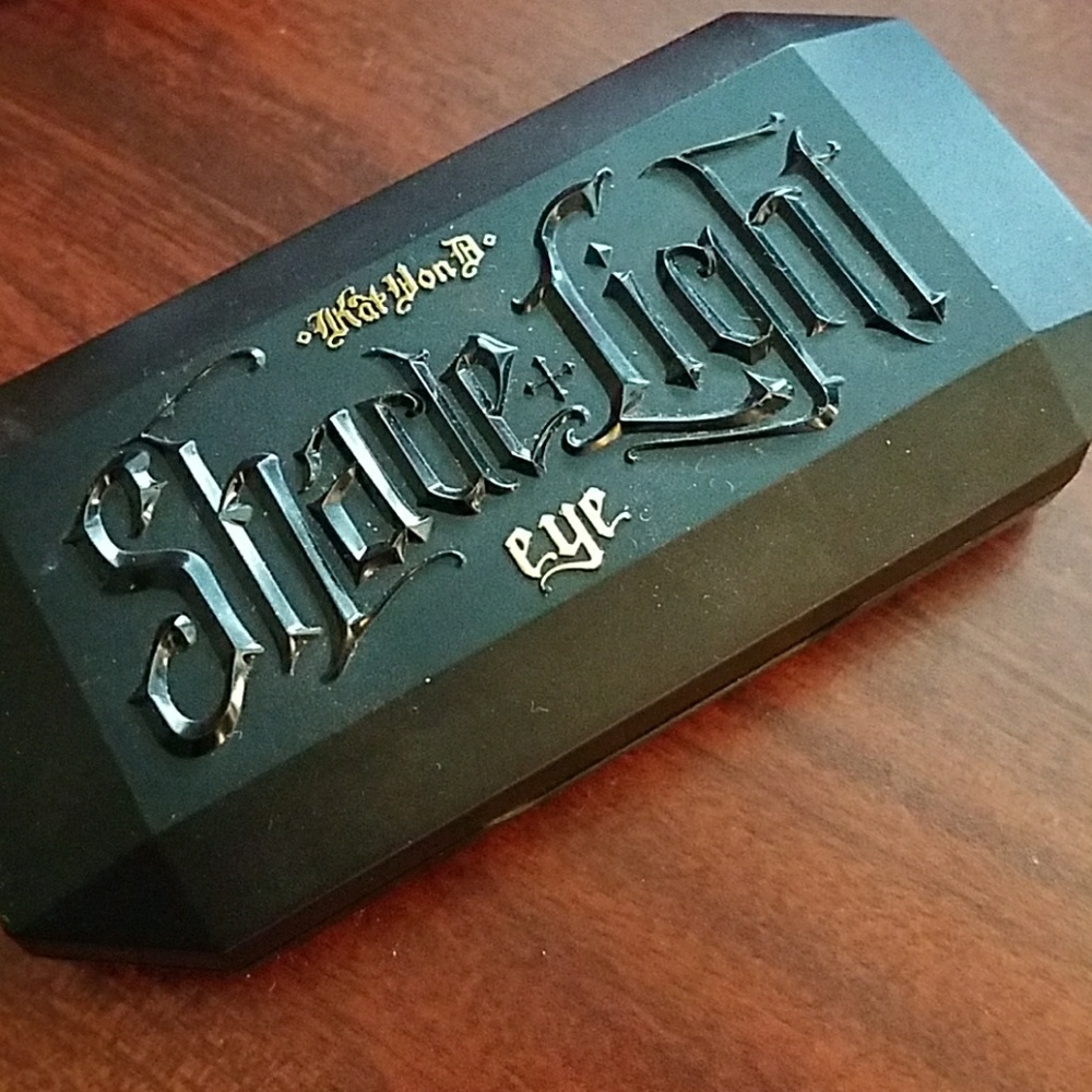 Kat Von D Shade and Light Plum Quad