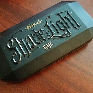 Kat Von D Shade and Light Plum Quad