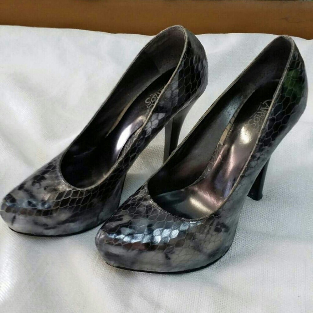 Carlos Pumps
