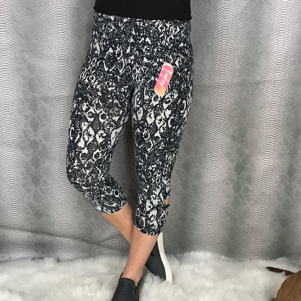 Soft Criss Cross Strap Capri pant