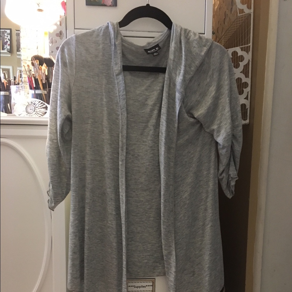 Lightweight hooded jacket