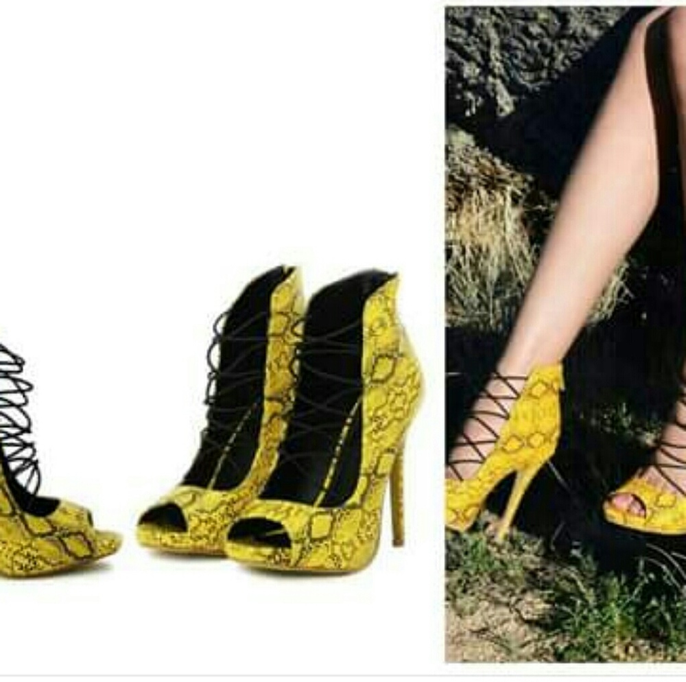 SOLD ON. MERCAri Yellow python print sandal