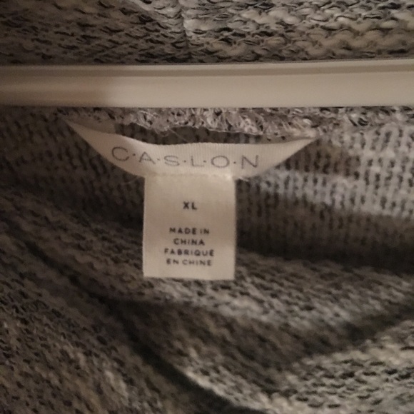 White and gray long sweater with pockets - Picture 5 of 5