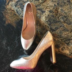 Vince Camuto pump Closed toe Gold leather 8M / 38