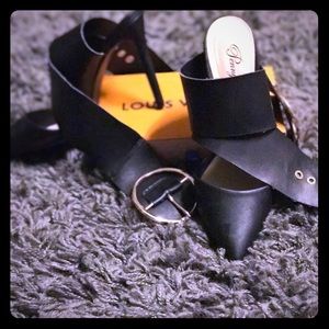 ⚫️Penny loves Kenny Black cross cross heels⚫️