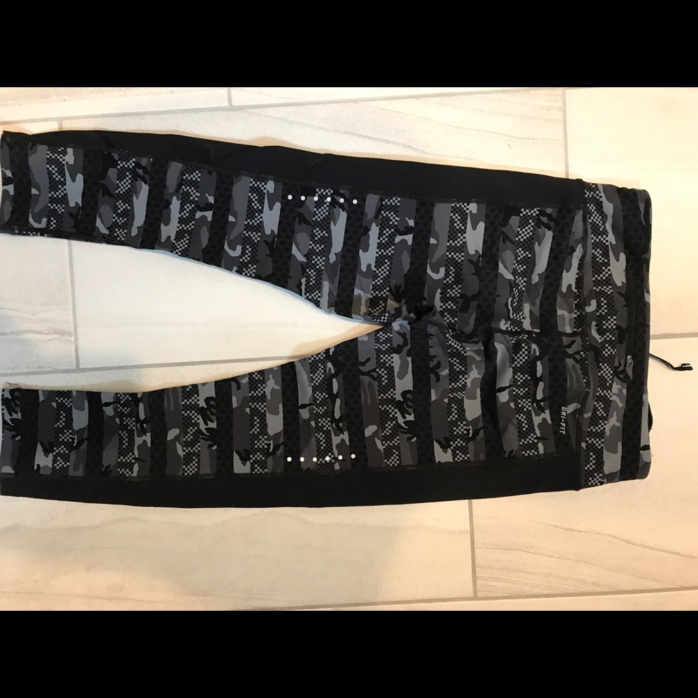 Nike dri fit Capri work out pants