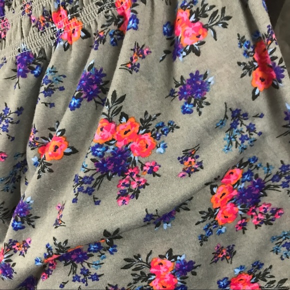 Grey Floral V-Neck Empire Ruched Top - Small - Picture 4 of 4