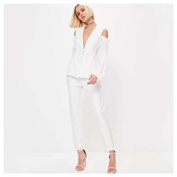 Off White Ruffle Cold Shoulder Tie Front Top D40 - Picture 2 of 6