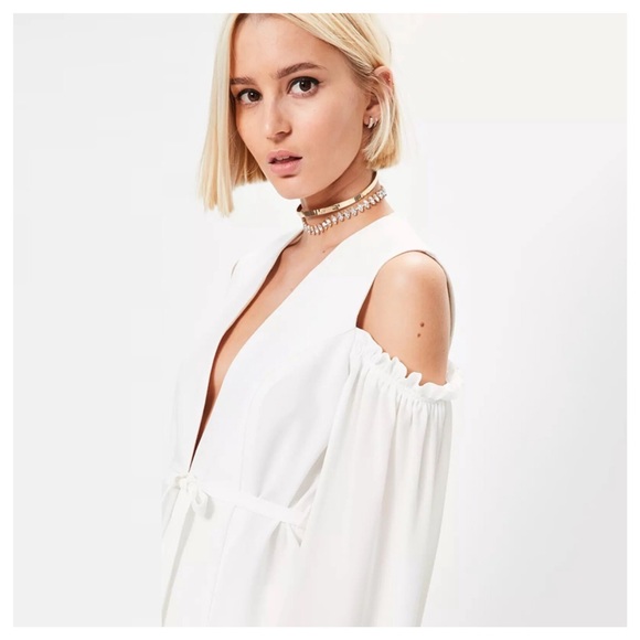 Off White Ruffle Cold Shoulder Tie Front Top D40 - Picture 4 of 6