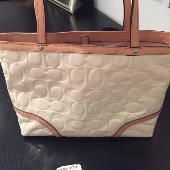 Coach cream patent handbag - Picture 5 of 6
